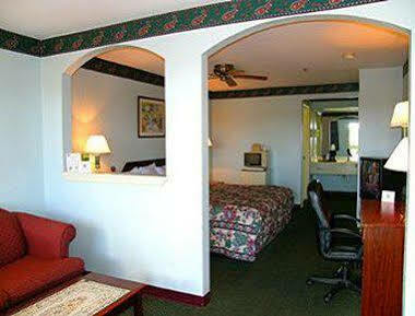 Days Inn By Wyndham El Campo Tx Exterior photo